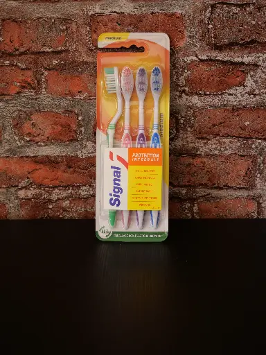 [8720181236310] Signal - Brosse à dent Medium x4